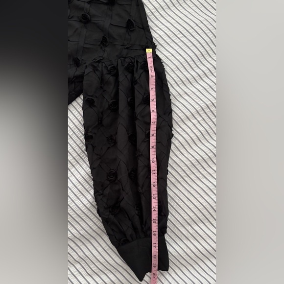 💕 🆕 NWT Gracia Black Ruffle Neck Blouse - Picture 13 of 14